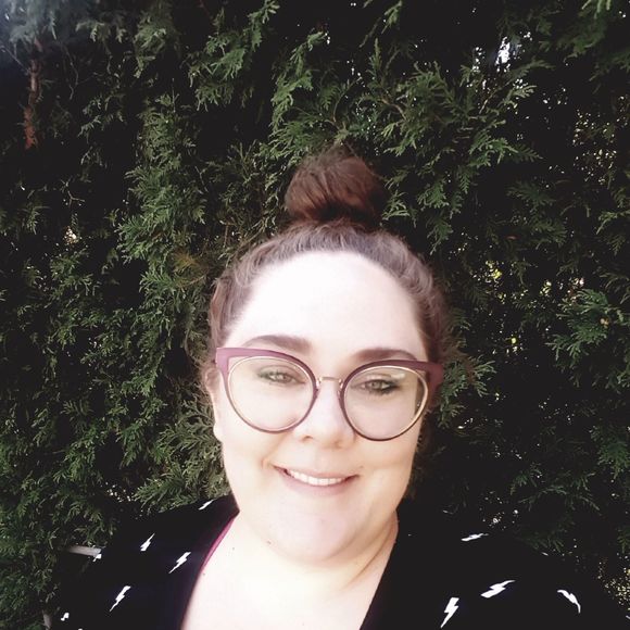 Meet your Posher, Ashley - Picture 1 of 1